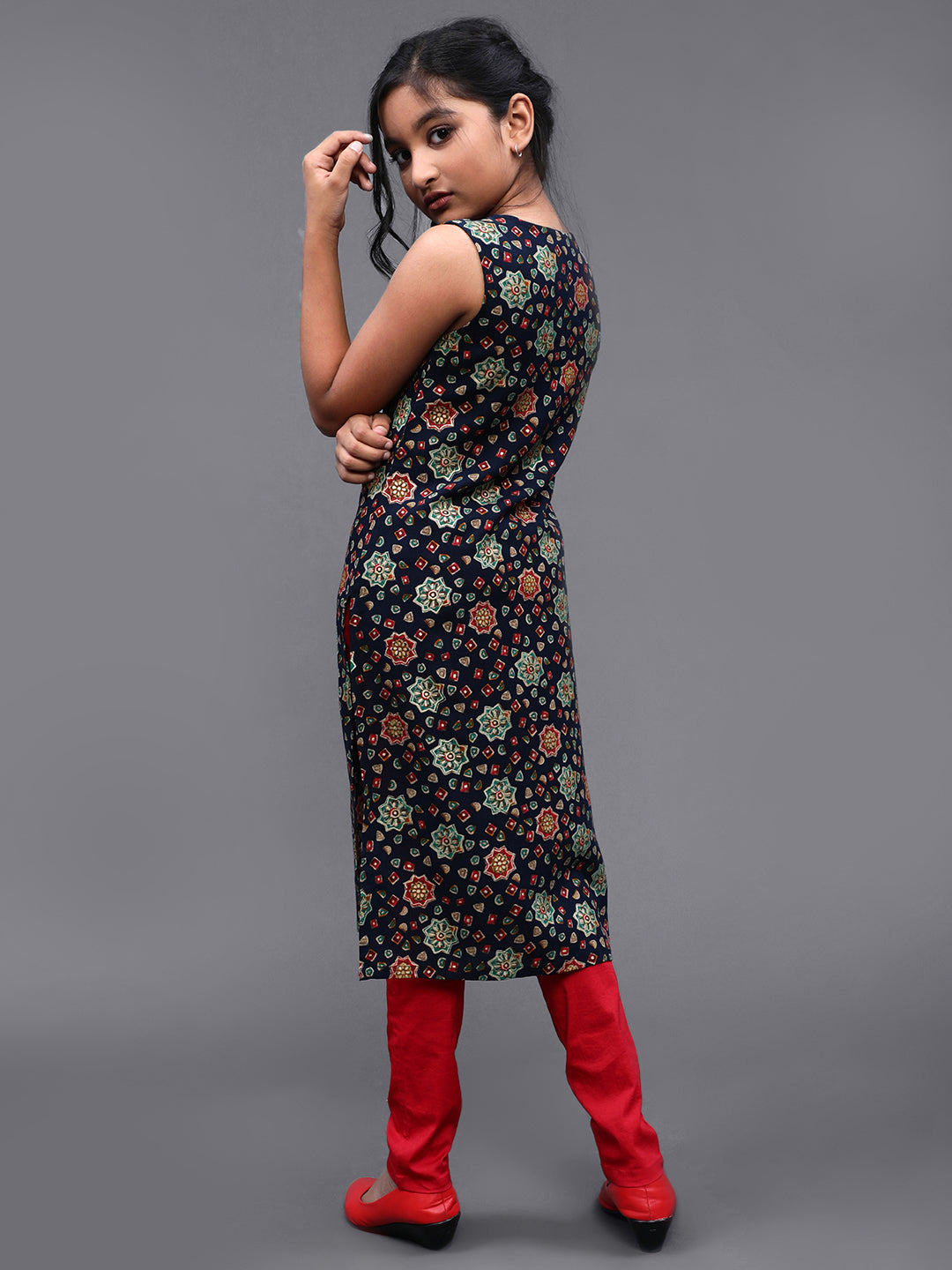 Blue Floral Kurta And Pant - Elganza