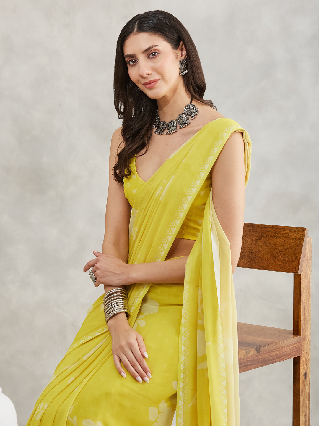 Women's Lime Yellow Georgette Floral Printed Printed Saree with Blouse Piece