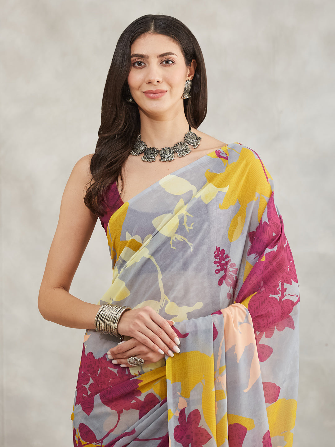 Women's Grey Georgette Abstract Printed Printed Saree with Blouse Piece