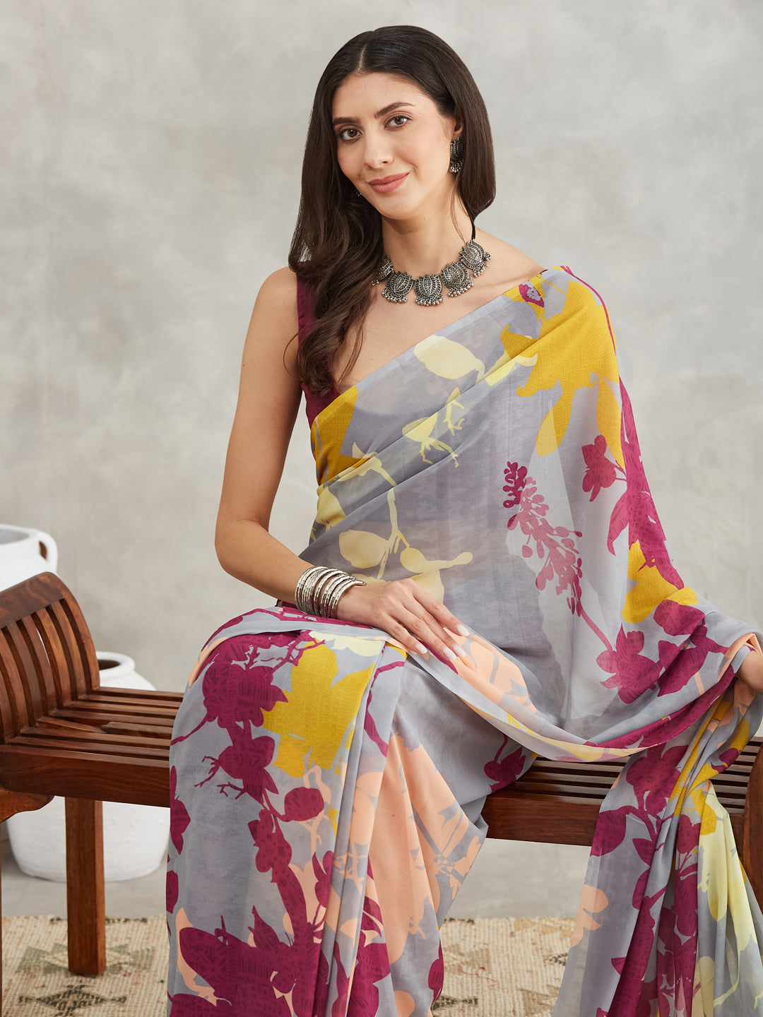 Women's Grey Georgette Abstract Printed Printed Saree with Blouse Piece