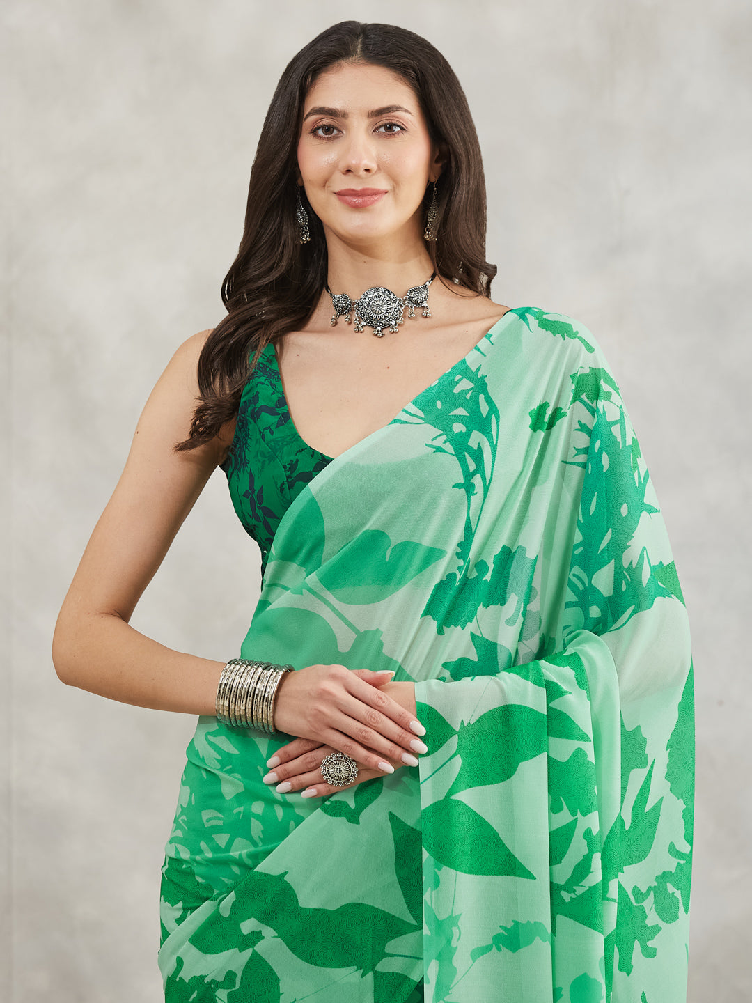 Women's Green Georgette Abstract Printed Printed Saree with Blouse Piece