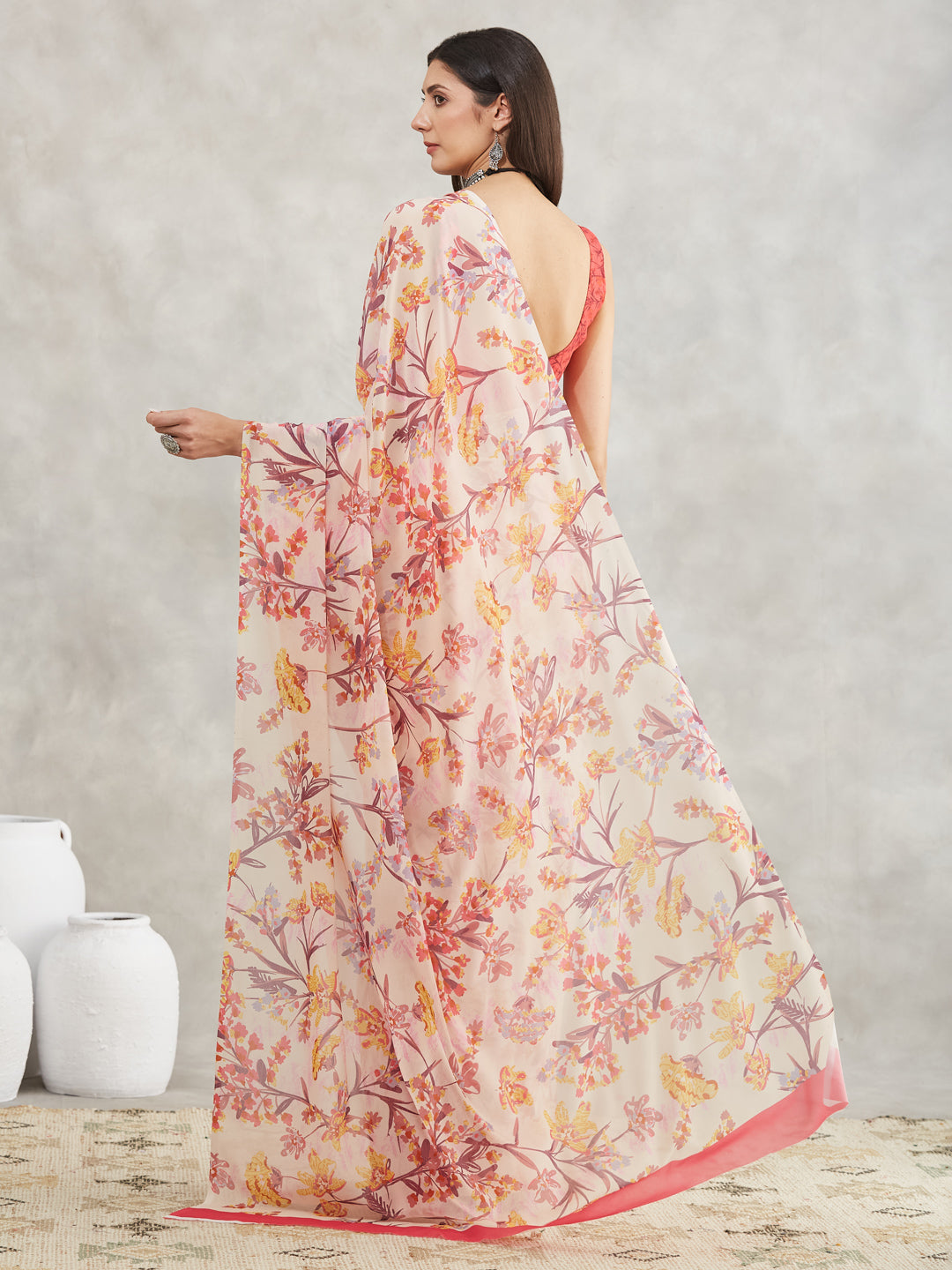 Women's Cream Georgette Floral Printed Printed Saree with Blouse Piece