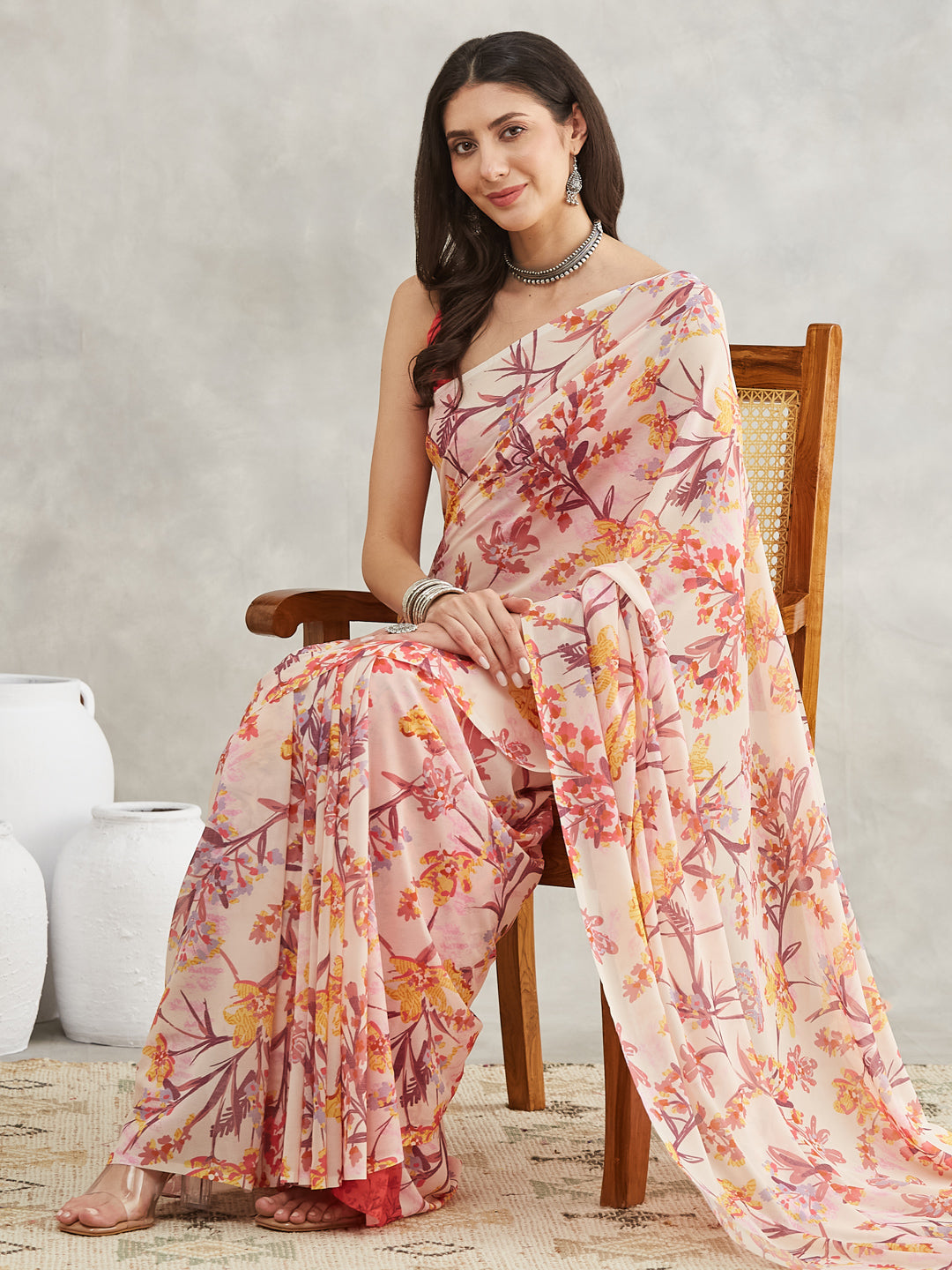 Women's Cream Georgette Floral Printed Printed Saree with Blouse Piece