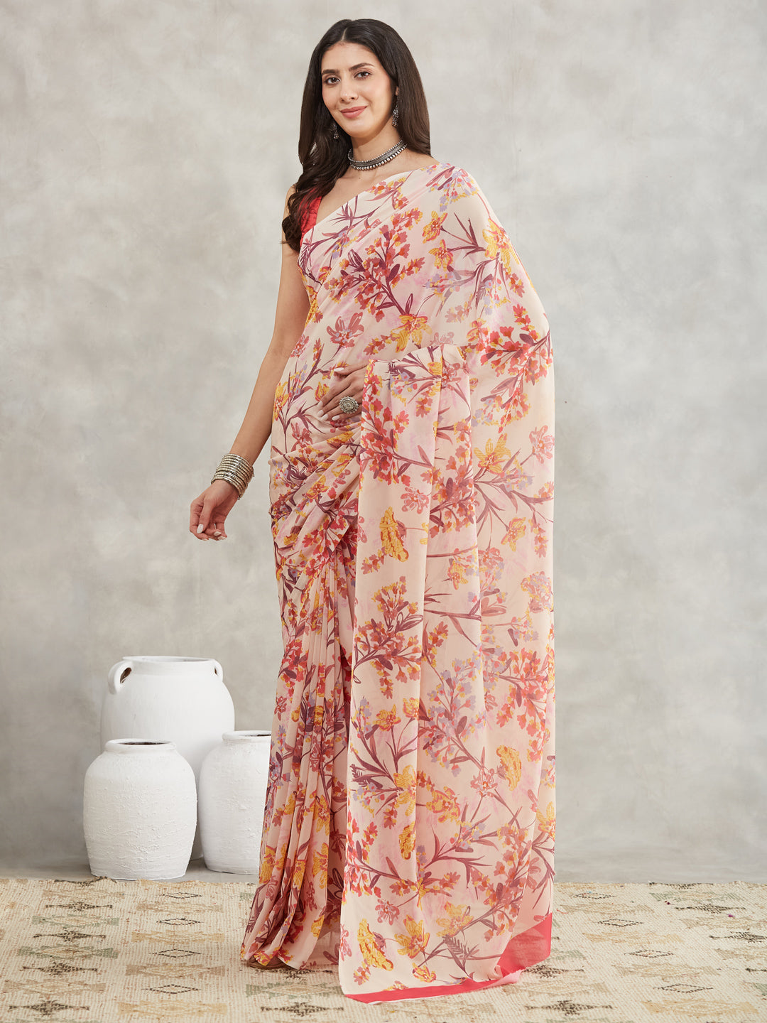 Women's Cream Georgette Floral Printed Printed Saree with Blouse Piece