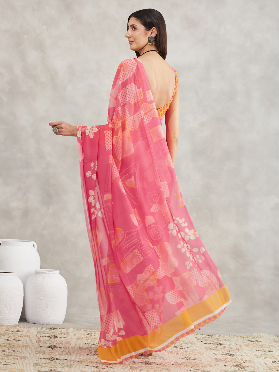 Women's Pink Georgette Geometric Printed Printed Saree with Blouse Piece