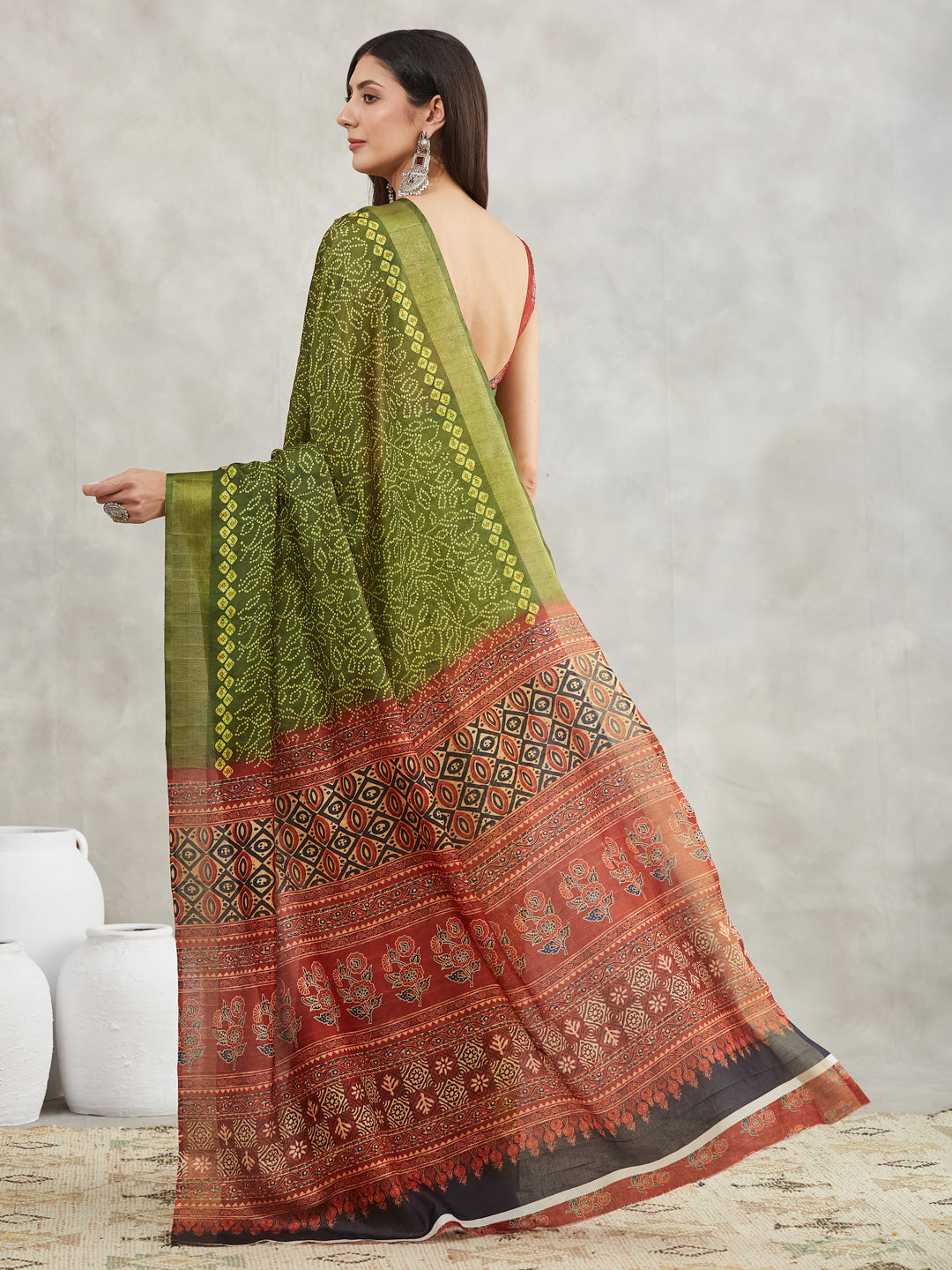 Women's Mehndi Green Silk Blend Bandhani Printed Printed Saree with Blouse Piece