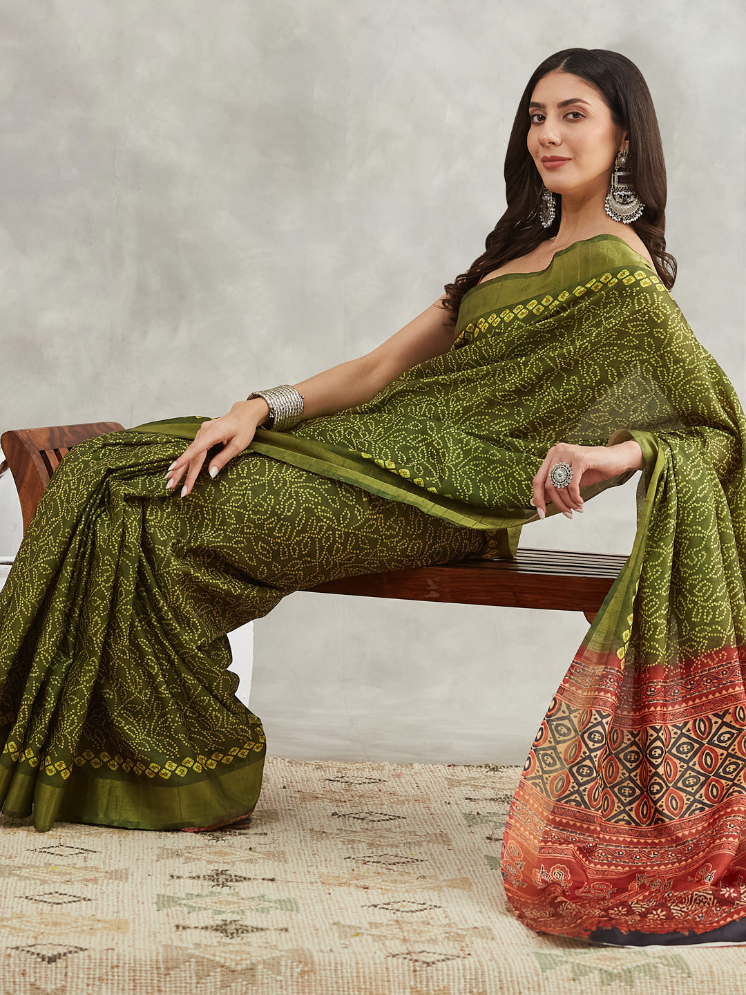 Women's Mehndi Green Silk Blend Bandhani Printed Printed Saree with Blouse Piece
