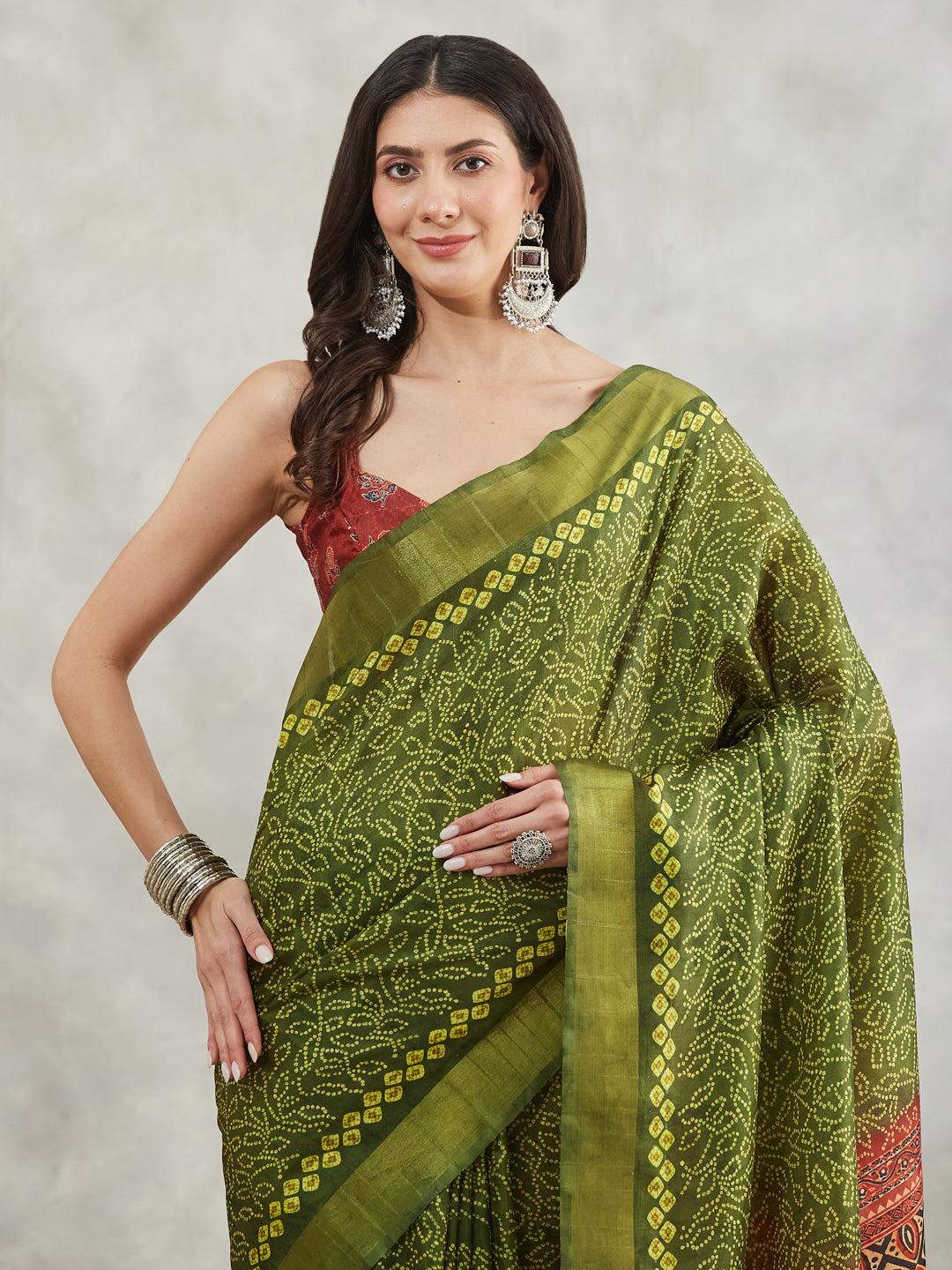 Women's Mehndi Green Silk Blend Bandhani Printed Printed Saree with Blouse Piece