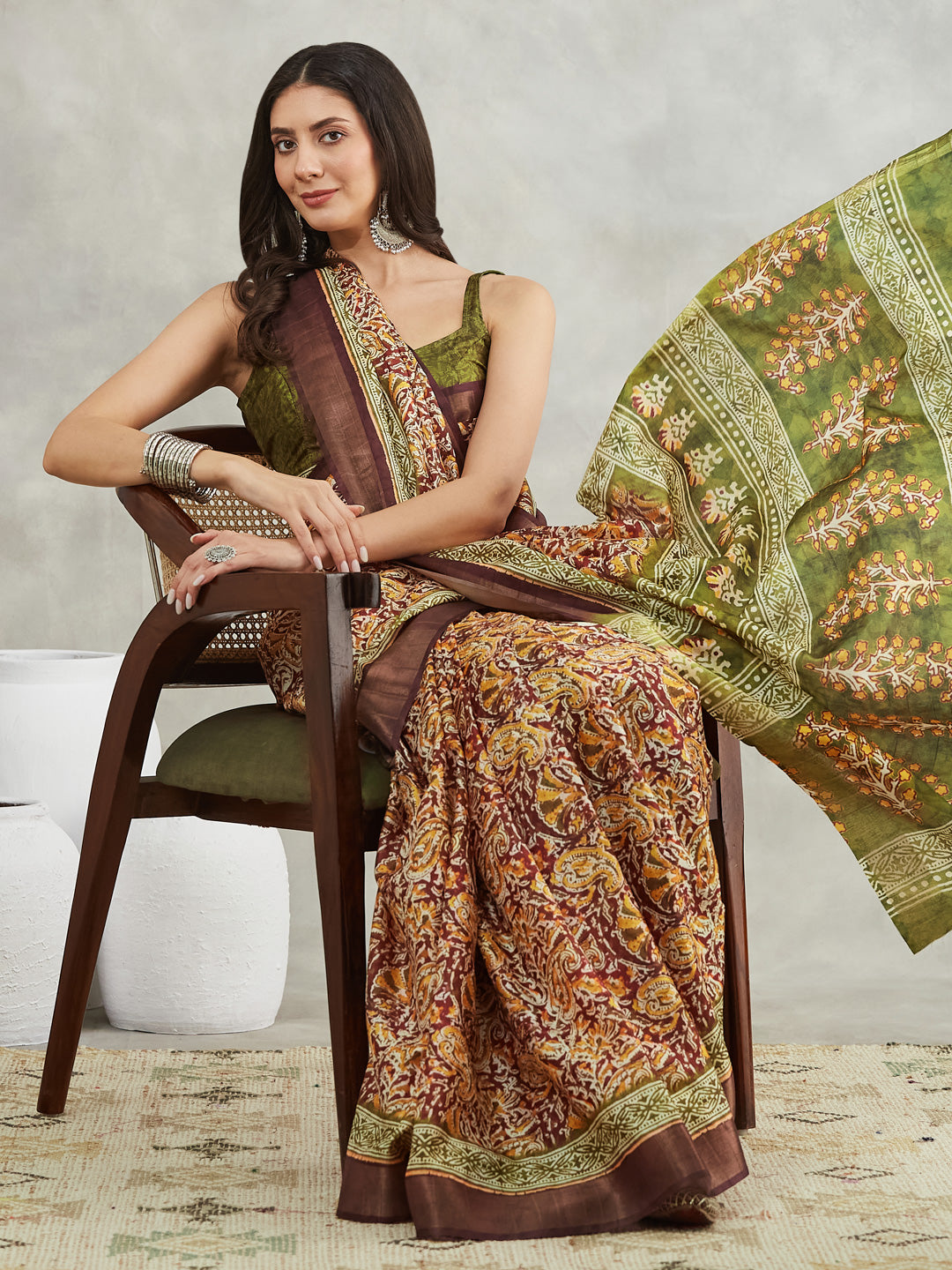 Women's Burgundy Silk Blend Paisley Printed Printed Saree with Blouse Piece