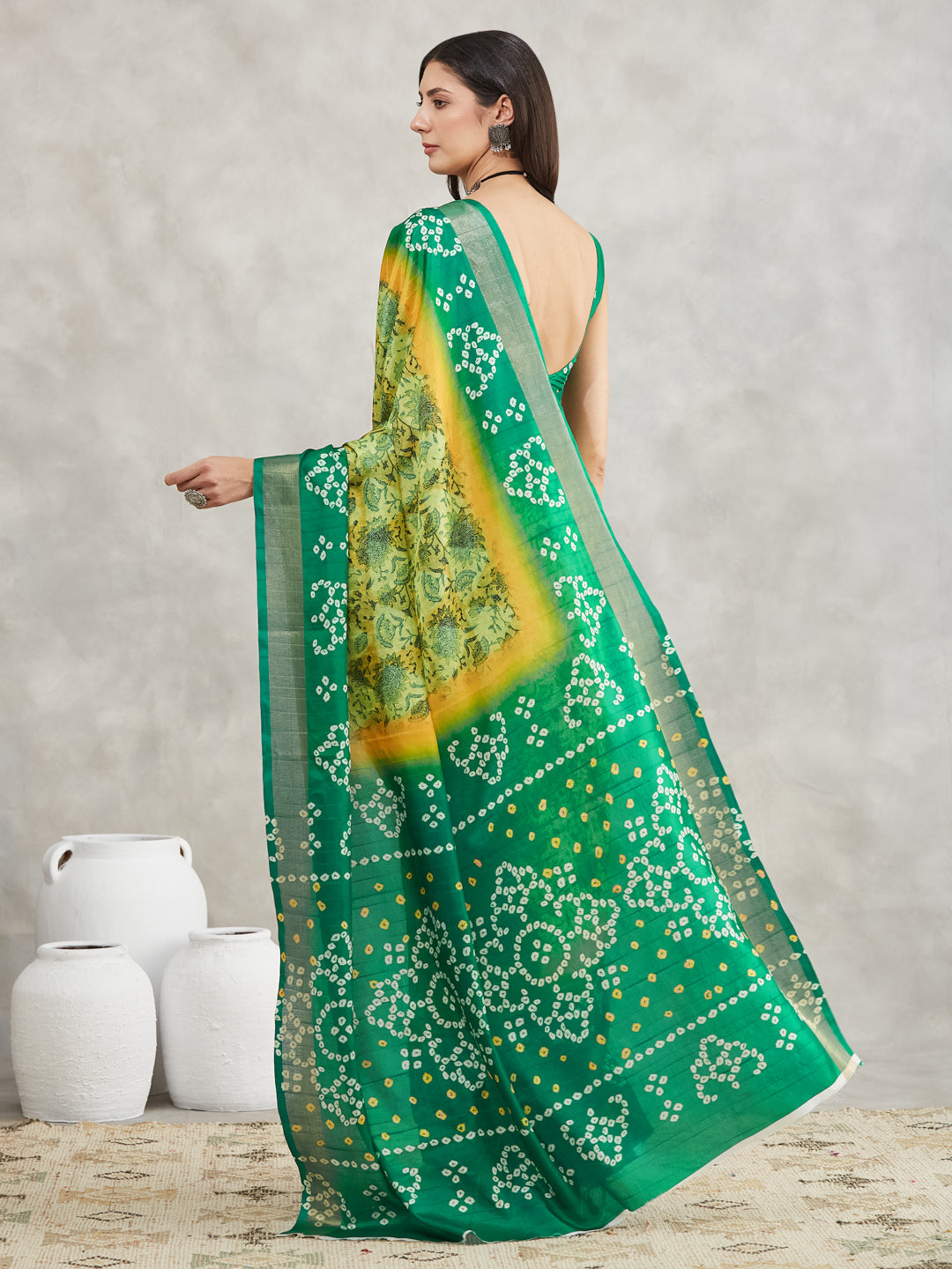 Women's Mustard & Green Silk Blend Bandhani Printed Printed Saree with Blouse Piece