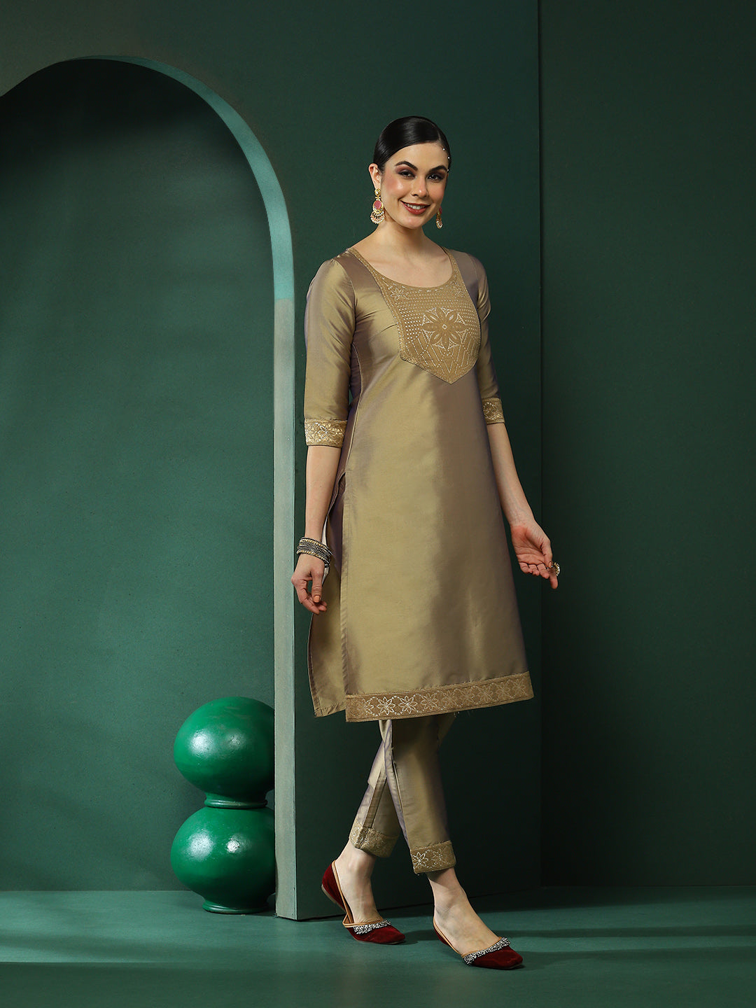 Beige Kurta Pant With Banarsi Dupatta - Elganza