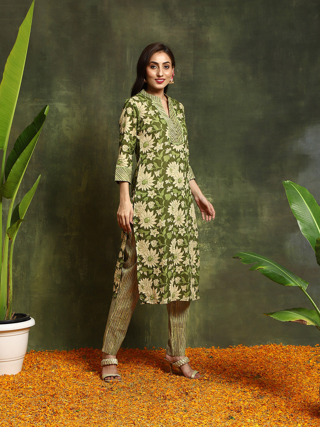 Green Floral Print Straight Kurta With Pant - Elganza