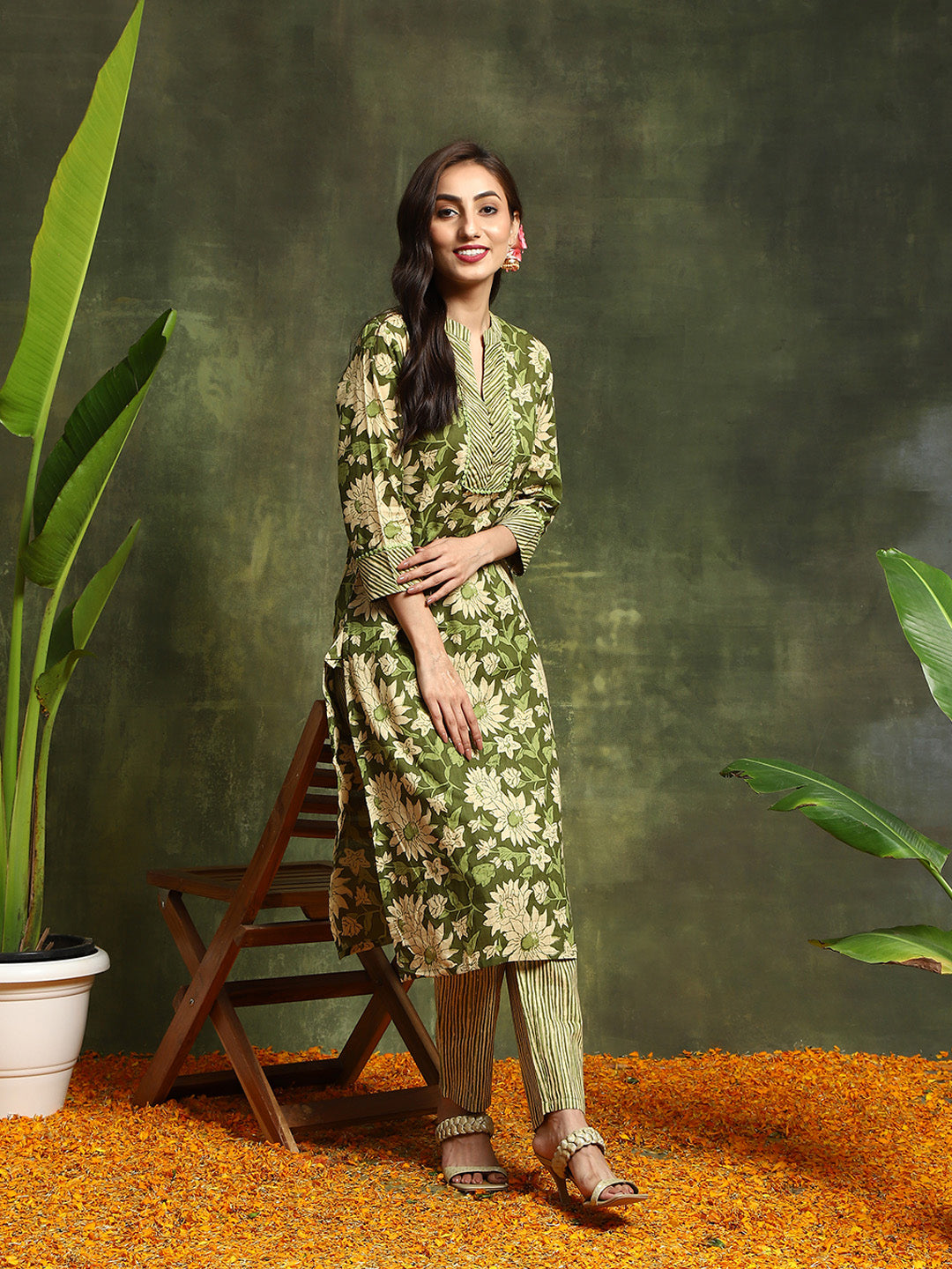 Green Floral Print Straight Kurta With Pant - Elganza