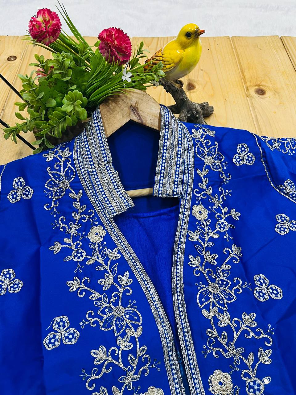 🛍️ Ready To Wear Saree with Blouse & Designer Shrug Set