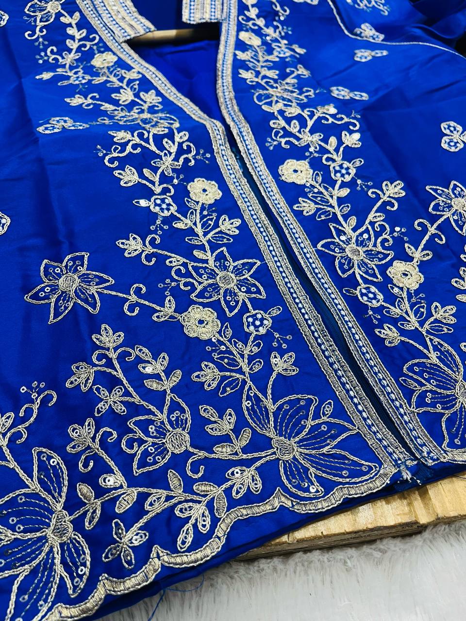 🛍️ Ready To Wear Saree with Blouse & Designer Shrug Set